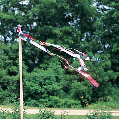 Светоотражающую ленту достаточно просто привязать в тех местах, которые нуждаются в защите